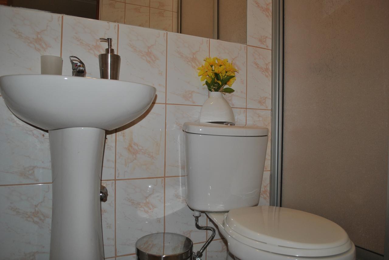טמוקו Hostal Iros מראה חיצוני תמונה
